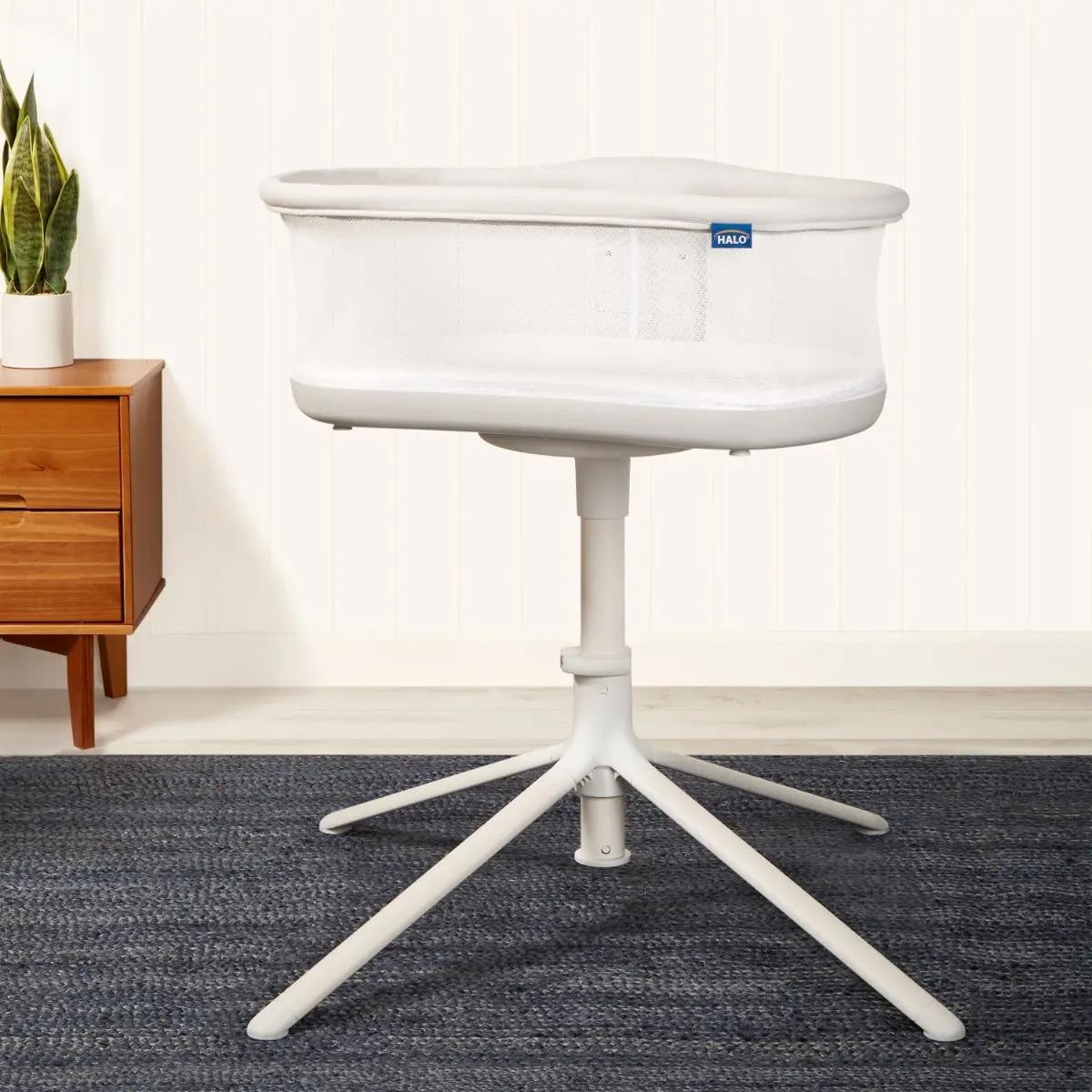 HALO BassiNest Swivel Sleeper 3.0 Solid Grey - Image 3