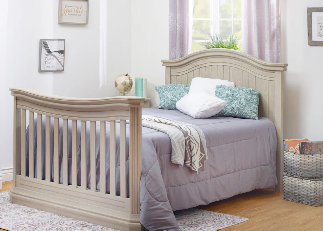 Sorelle Vista Elite Curve Top Crib and Dresser Set - Image 4