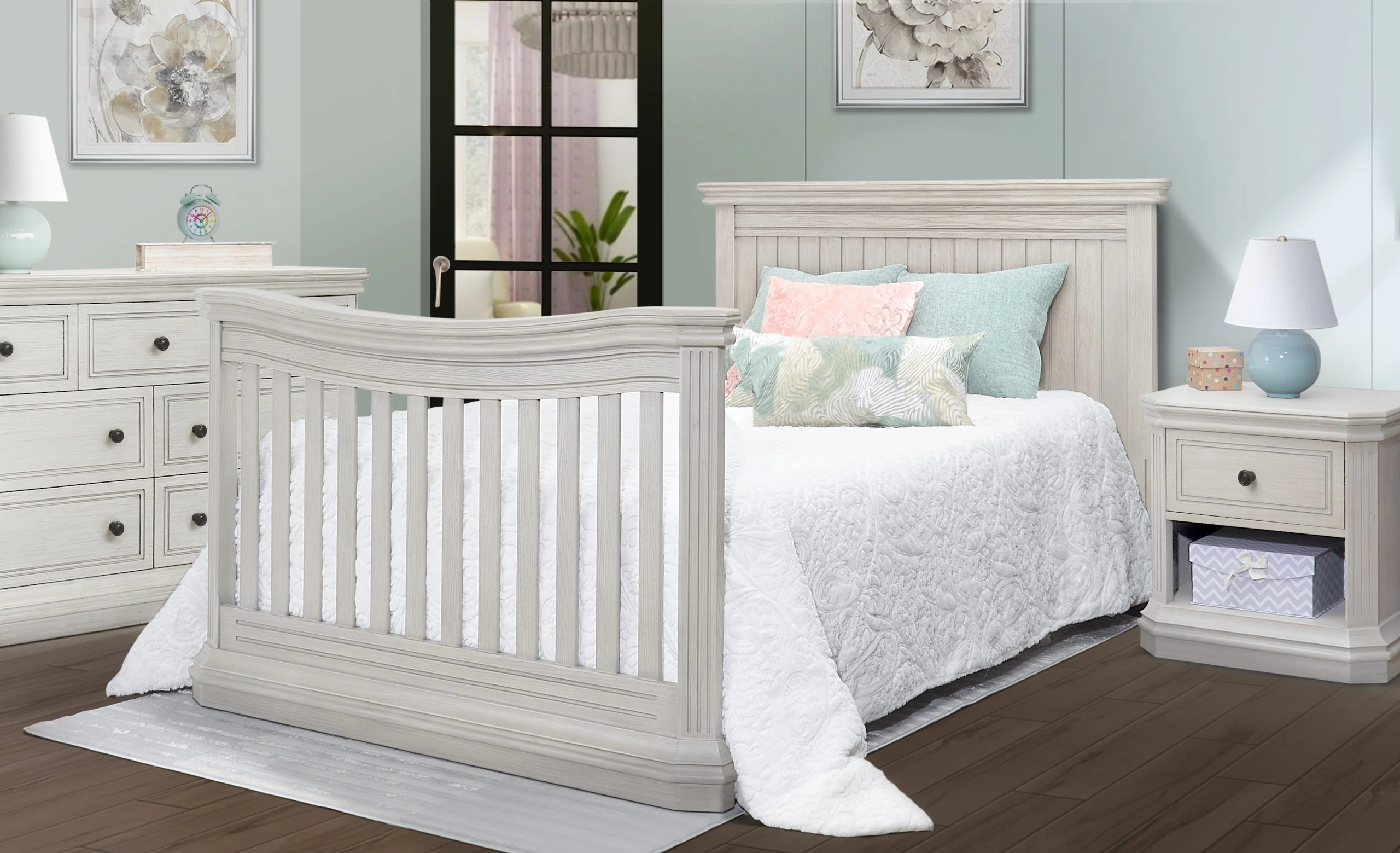 Sorelle Vista Flat Top Convertible Crib and Dresser Set - In Stock - Image 9